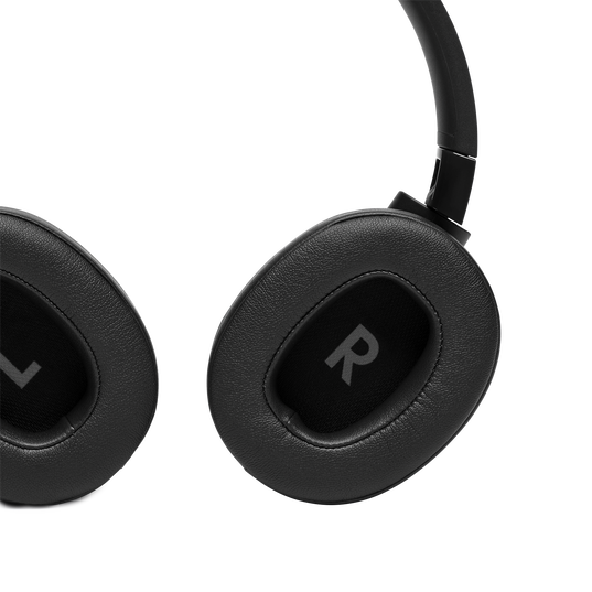 JBL Tune 710BT - Black - Wireless Over-Ear Headphones - Detailshot 2